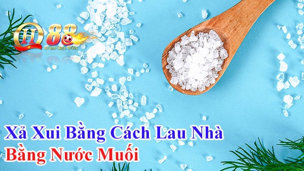 Xả xui bằng cách lau nhà bằng nước muối